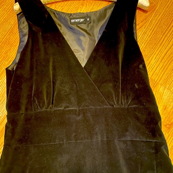 Black Velvet Sleeveless Dress - Picture 2 of 3